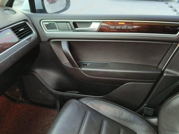 [深圳·粤B] 二手大众途锐2011款 3.0TSI 高配型