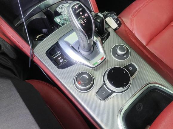 [上海·沪A] 二手阿尔法·罗密欧Stelvio斯坦维2020款 2.0T 280HP 赛道限量版