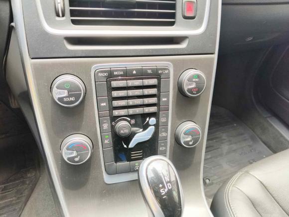 [无锡·苏D] 二手沃尔沃沃尔沃V602014款 改款 T5 智逸版