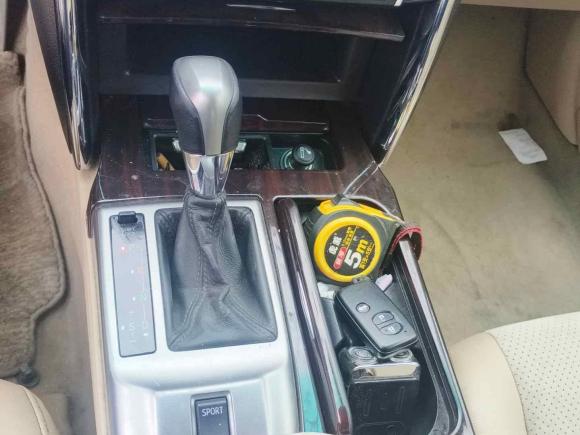 [上海·粤E] 二手丰田锐志2010款 2.5V 风尚菁英版