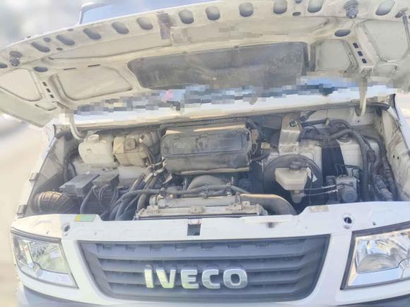 [苏州·苏U] 二手依维柯依维柯得意2017款 2.5T A35客车5-7座47Z5