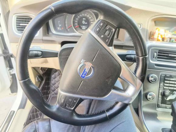 [上海·皖C] 二手沃尔沃沃尔沃S602014款 S60L 2.0T 智远版