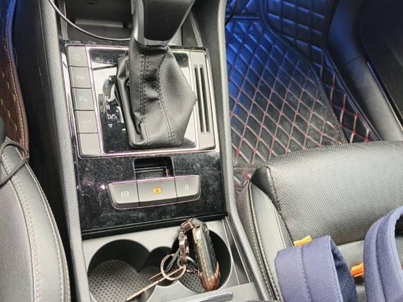 [广州·粤T] 二手斯柯达速派2016款 改款 TSI380 DSG尊行版