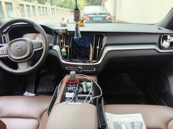 [上海·沪A] 二手沃尔沃沃尔沃S60插电式混动2022款 T8 E驱混动 四驱智逸豪华版