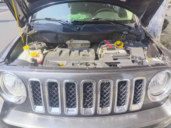 [成都·川A] 二手Jeep自由客2014款 2.4L 运动版