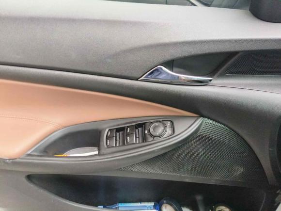 [上海·苏U] 二手别克别克GL62021款 323T 轻混动互联尊贵型