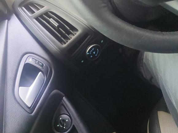 [温州·浙C] 二手福特福克斯2015款 两厢 1.6L 手动舒适型