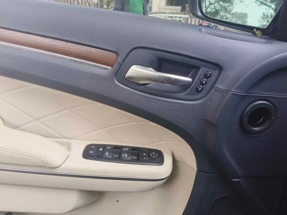 [上海·沪D] 二手克莱斯勒克莱斯勒300C2016款 3.0L 超越版