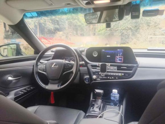 [深圳·粤B] 二手雷克萨斯雷克萨斯ES2021款 300h 卓越版