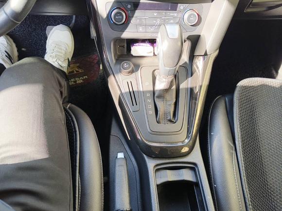 [青岛·鲁B] 二手福特福克斯2015款 三厢 1.6L 自动风尚型