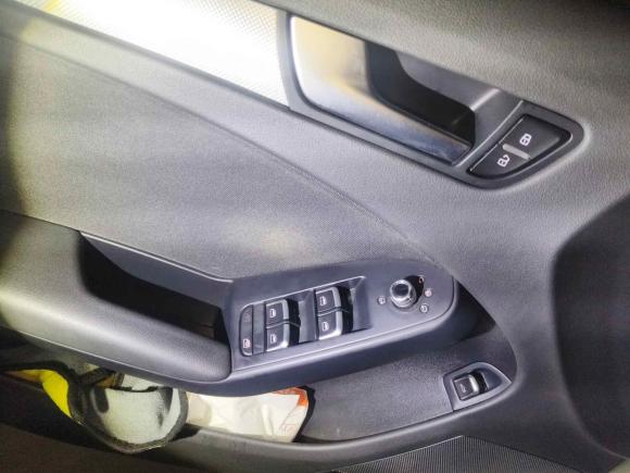 [武汉·鄂W] 二手奥迪奥迪A4L2015款 35 TFSI 自动标准型