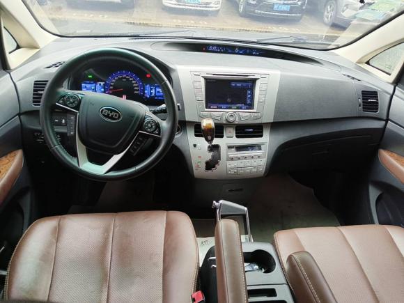 [上海·苏E] 二手比亚迪比亚迪M62015款 2.4L 自动豪华型