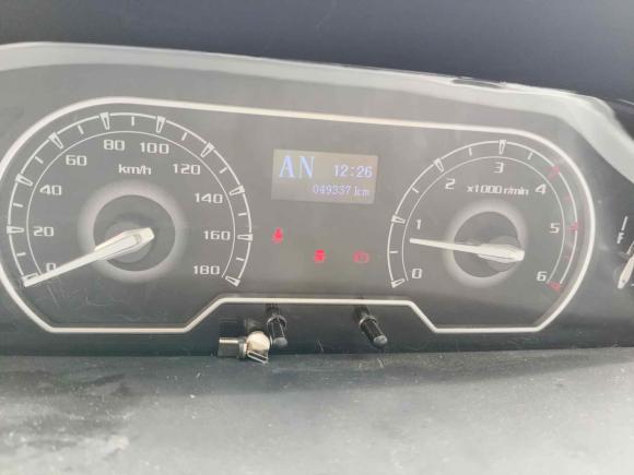 [青岛·鲁B] 二手上汽大通MAXUS新途V802023款 2.0T AMT经典城配王长轴中顶3座