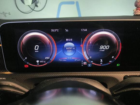 [上海·苏U] 二手奔驰奔驰A级2020款 改款 A 200 L 运动轿车时尚型