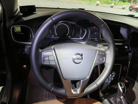 [佛山·粤E] 二手沃尔沃沃尔沃V402018款 T3 智逸版