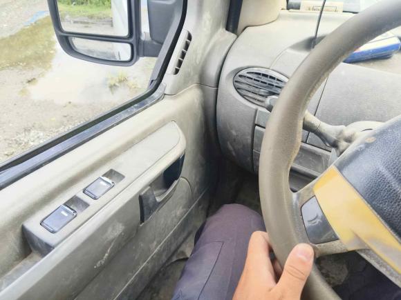 [宁波·浙B] 二手上汽大通MAXUS新途V802014款 2.5T 傲运通短轴中顶