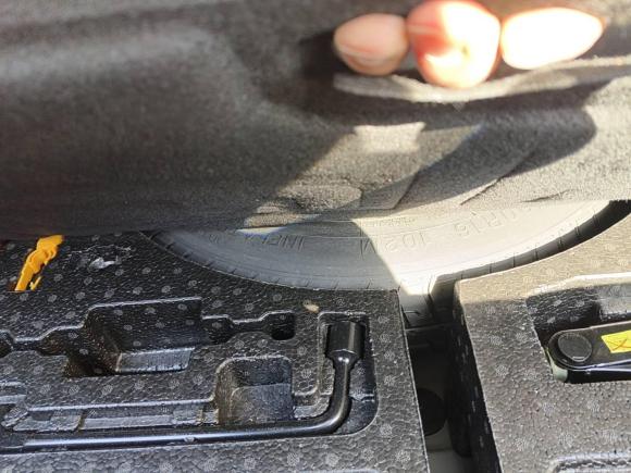 [济南·鲁A] 二手标致标致4082016款 1.6T 自动豪华版