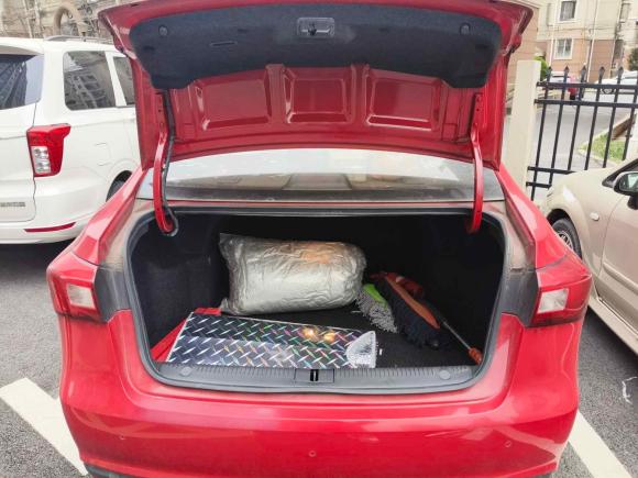 [南京·苏A] 二手荣威荣威3602015款 1.5L 手动豪华版