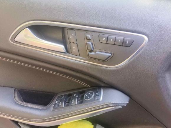 [广州·粤A] 二手奔驰奔驰GLA2016款 GLA 220 4MATIC 时尚型