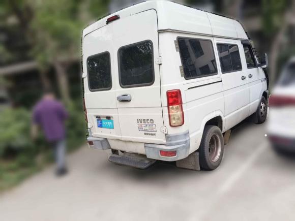 [上海·赣F] 二手依维柯依维柯得意2017款 2.5T A35客车5-7座47Z5