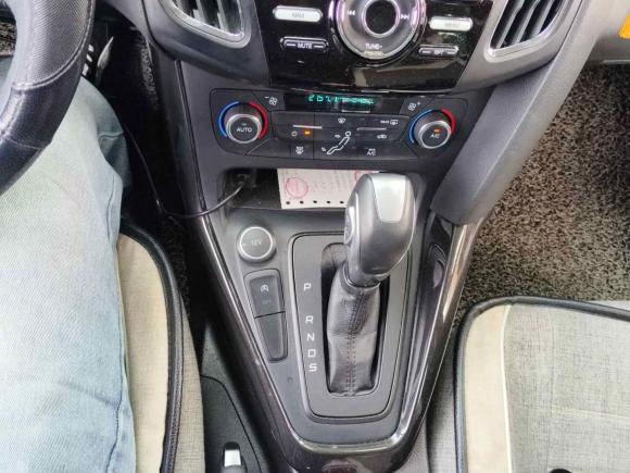 [成都·渝D] 二手福特福克斯2017款 两厢 EcoBoost 125 自动超能风尚型智行版