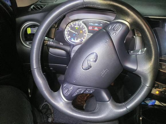 [上海·沪A] 二手英菲尼迪英菲尼迪QX602014款 2.5 S/C Hybrid 两驱卓越版