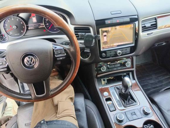 [广州·桂A] 二手大众途锐2011款 3.0TSI 高配型