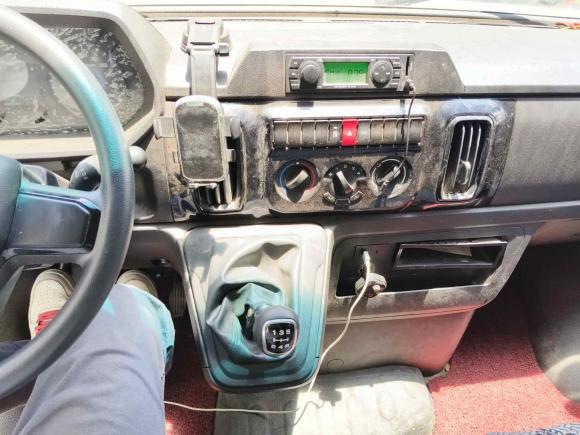 [上海·沪G] 二手依维柯依维柯得意2023款 2.5T V35厢式运输车短轴中顶单胎侧拉门2-3座