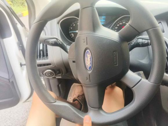 [上海·粤B] 二手福特福克斯2012款 两厢 1.6L 手动舒适型