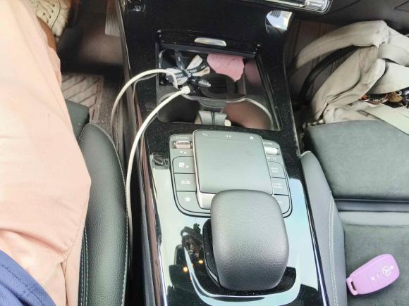 [上海·沪B] 二手奔驰奔驰A级2021款 A 200 L 运动轿车时尚型