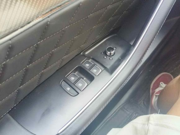 [金华·浙G] 二手红旗红旗HS52019款 2.0T 智联旗享四驱版