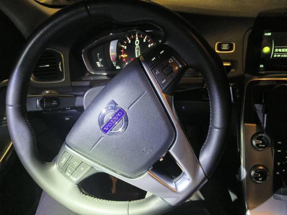 [上海·沪D] 二手沃尔沃沃尔沃V602017款 T5 智逸版 国V