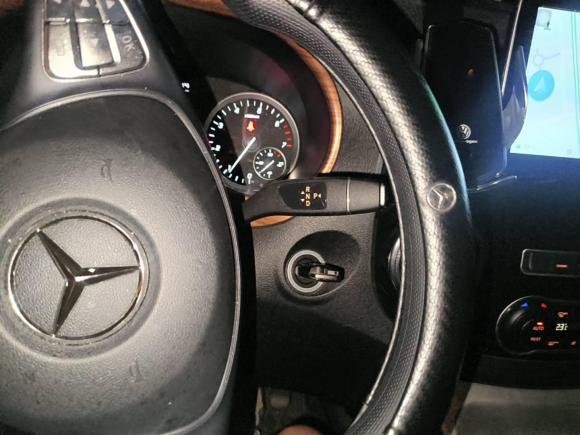 [上海·沪J] 二手奔驰威霆2021款 2.0T 精英版 9座