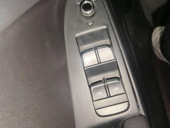 [成都·川A] 二手奥迪奥迪A4L2016款 35 TFSI 典藏版 自动标准型