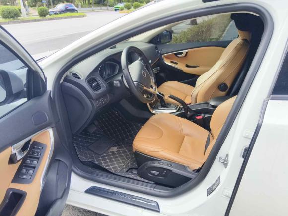 [上海·沪A] 二手沃尔沃沃尔沃V402018款 T3 智逸版