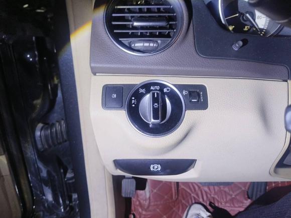 [深圳·粤B] 二手奔驰奔驰C级2013款 C 260 优雅型 Grand Edition