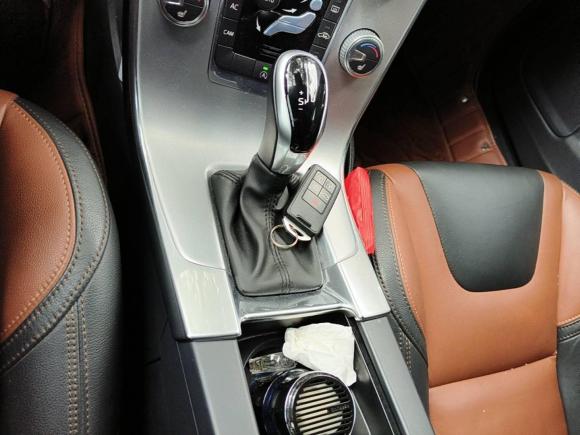 [上海·沪A] 二手沃尔沃沃尔沃V602017款 Cross Country T5 AWD 国VI