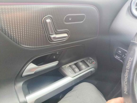 [上海·沪A] 二手奔驰奔驰EQB2022款 EQB 350 4MATIC 首发特别版