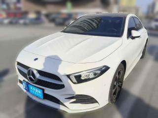 奔驰奔驰A级2022款 改款三 A 200 L 运动轿车时尚型