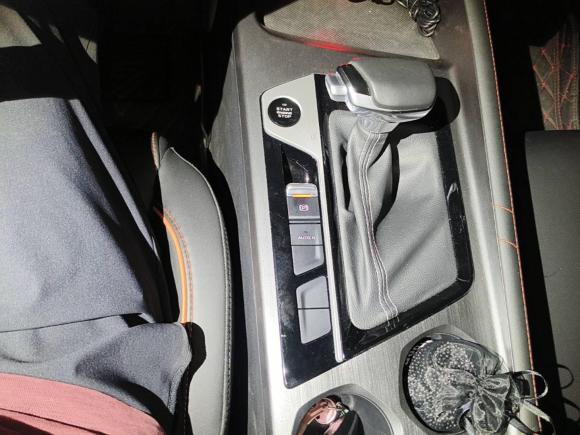 [广州·粤E] 二手长安欧尚长安欧尚X7 PLUS2022款 1.5T 蓝鲸版自动尊享型 7座