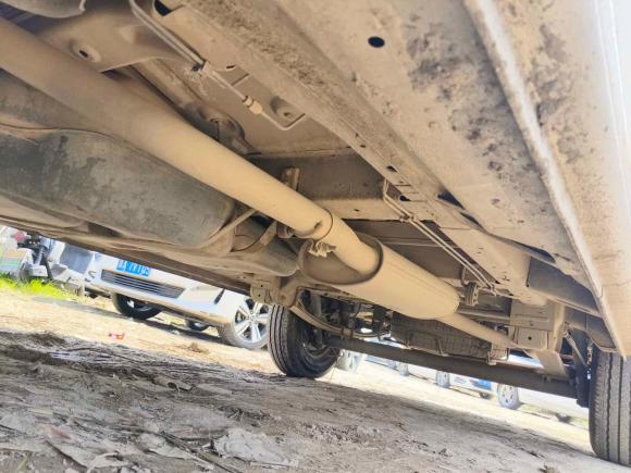 [义乌·浙G] 二手大通新途V802015款 2.5T 手动傲运通版短轴中顶