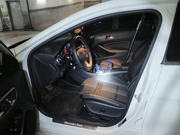 [上海·沪B] 二手奔驰奔驰A级2017款 改款 A 200 时尚型