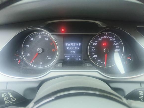 [上海·沪F] 二手奥迪奥迪A4L2015款 35 TFSI 自动标准型
