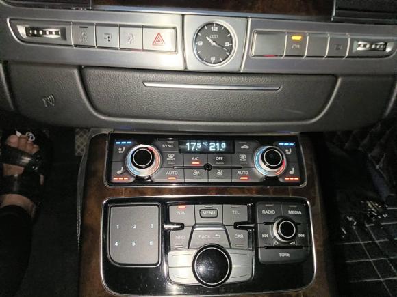 [武汉·鄂A] 二手奥迪奥迪A82014款 A8L 45 TFSI quattro豪华型