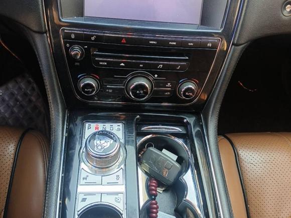 [青岛·鲁B] 二手捷豹捷豹XJ2014款 XJL 2.0T 两驱全景商务版