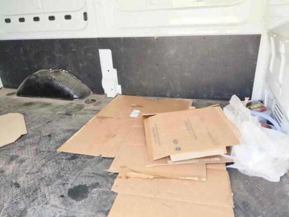 [常州·苏D] 二手上汽大通MAXUS新途V902022款 2.0T手动VAN后驱长轴高顶后单胎3座