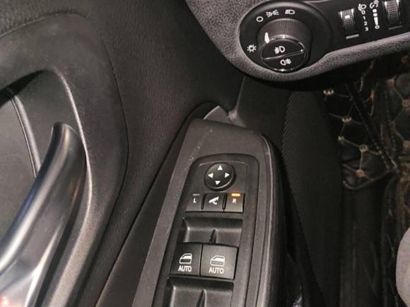 [广州·粤A] 二手Jeep自由光2016款 2.4L 专业智能版