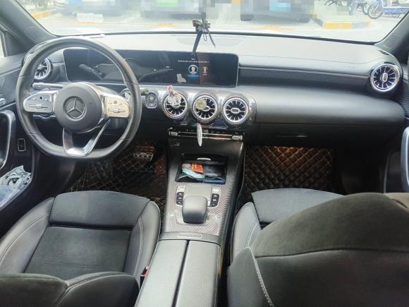 [上海·沪E] 二手奔驰奔驰A级2020款 A 200 L 运动轿车