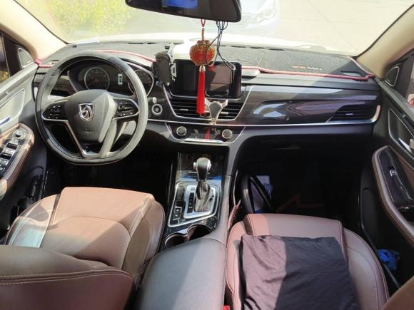 [武汉·鄂W] 二手宝骏宝骏5602017款 1.5T DCT旗舰型