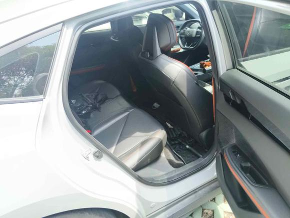 [杭州·浙B] 二手长安长安UNI-V2022款 1.5T 尊贵型